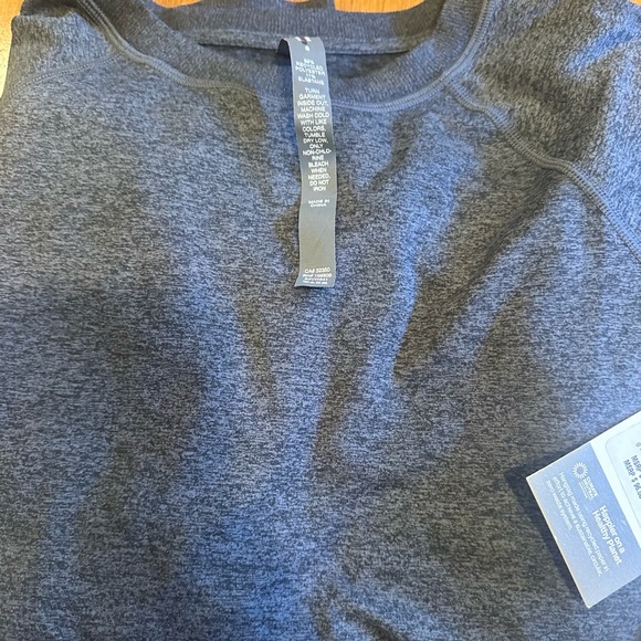 Vuori  L/S  Halo Crew  Charcoal heather Small . Retail  96 asking 70 - Picture 2 of 2